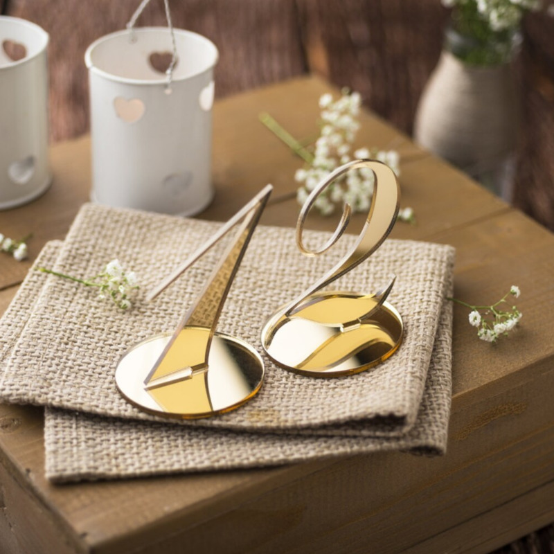 Vrijstaande spiegelende acryl  - Table Number Gold recensie en prijs